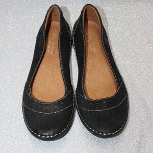 Naturalizer Black Cutout Leather Flats